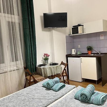 2# Sunflower Cozy Apartment Budapest Bagian luar foto