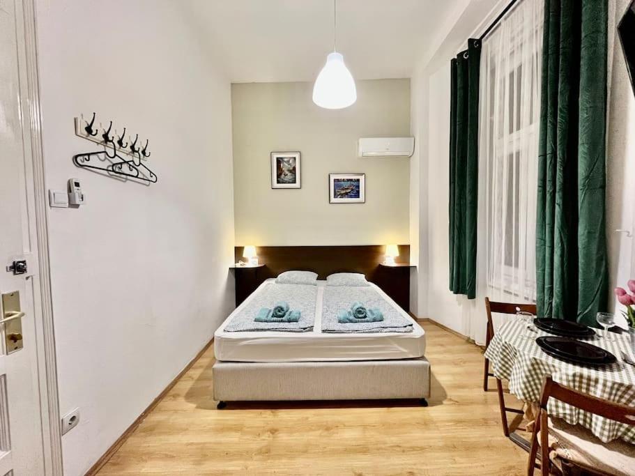 2# Sunflower Cozy Apartment Budapest Bagian luar foto