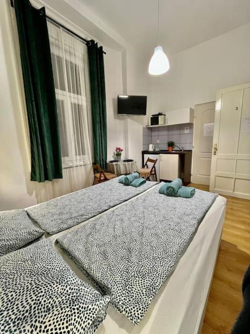 2# Sunflower Cozy Apartment Budapest Bagian luar foto