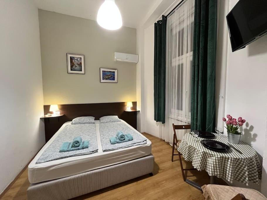 2# Sunflower Cozy Apartment Budapest Bagian luar foto