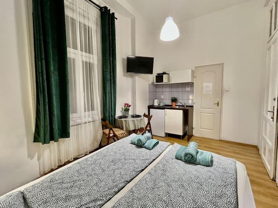 2# Sunflower Cozy Apartment Budapest Bagian luar foto