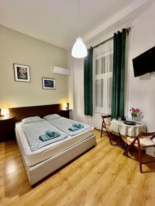 2# Sunflower Cozy Apartment Budapest Bagian luar foto